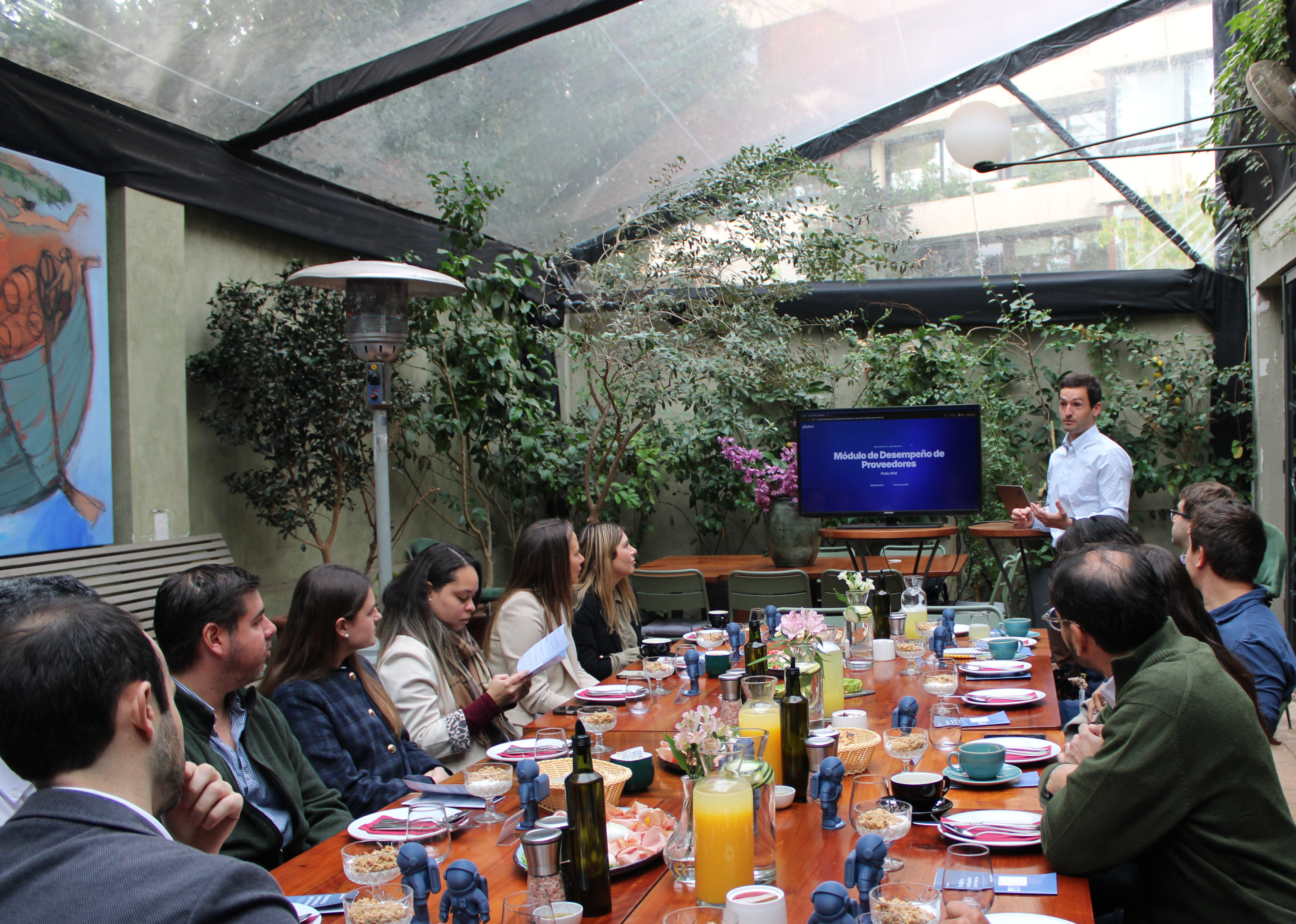 Felipe Domínguez presentando el módulo de Desempeño de Proveedores en el desayuno de lanzamiento