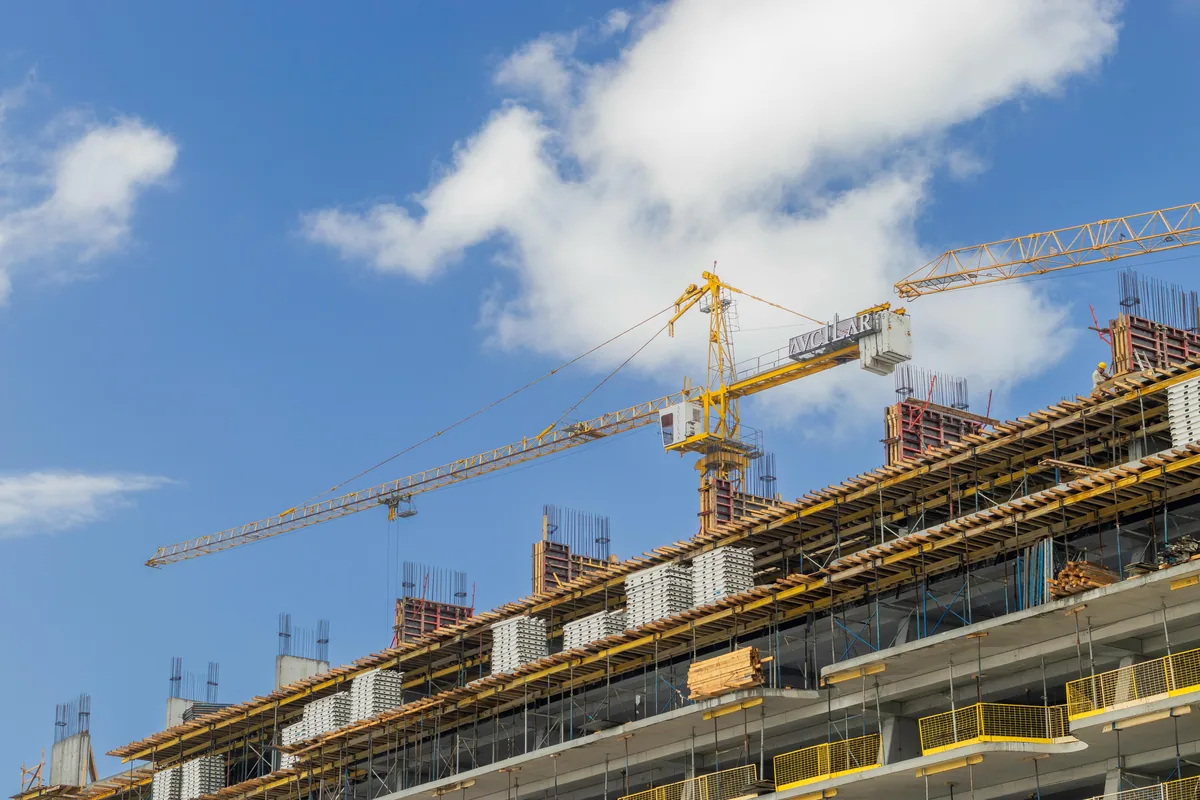 Obra de construcci&oacute;n con m&uacute;ltiples proveedores